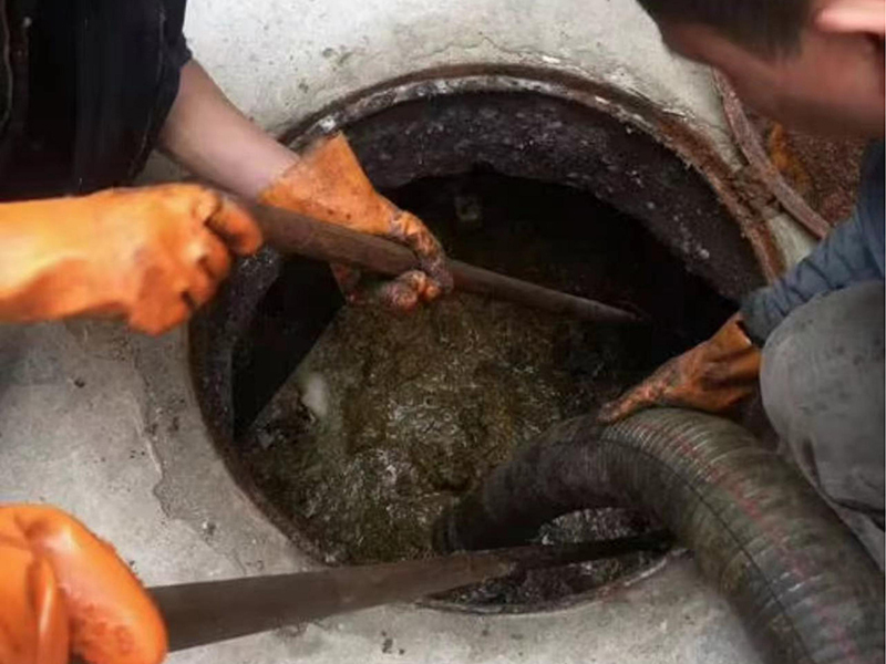 都匀清理化粪池时如何避免沼气的危害？